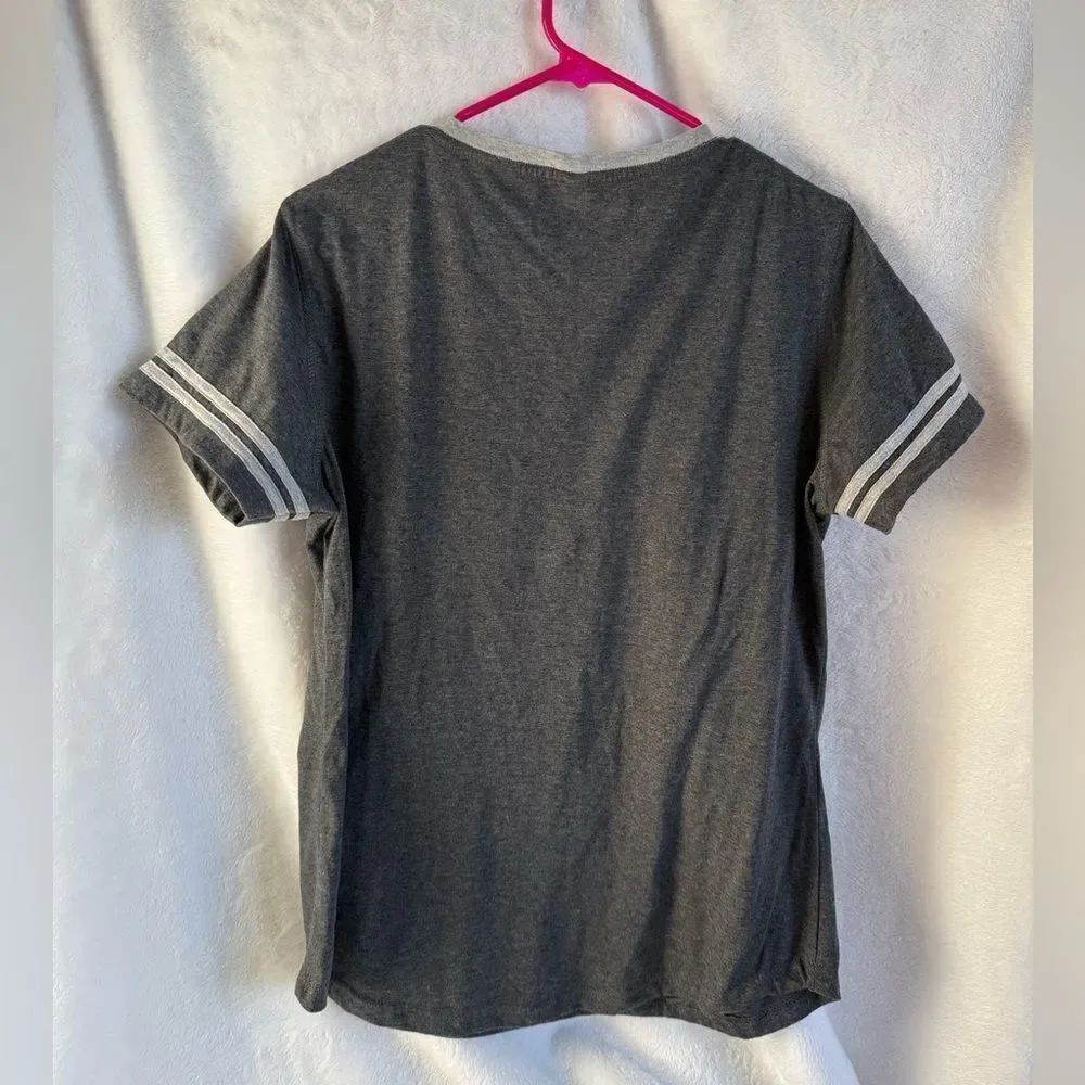 Chicago V-Neck Tee - Picture 3 of 3